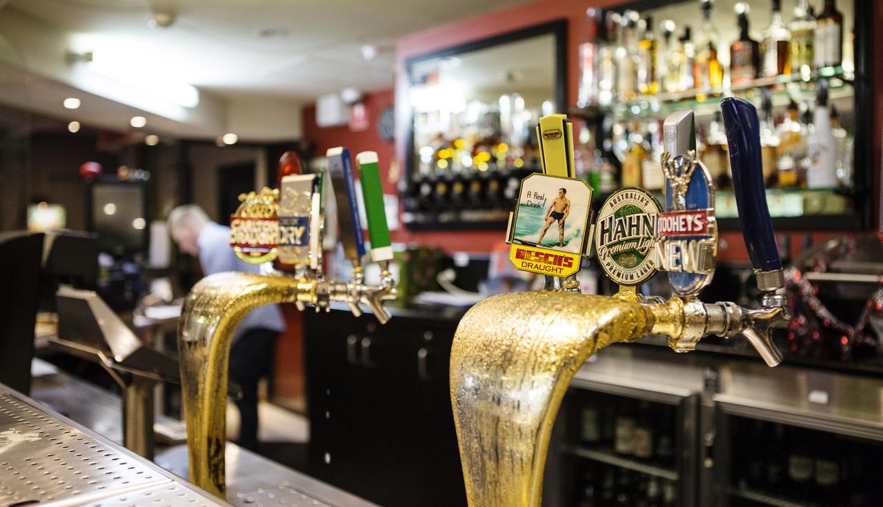 Nightcap At Hume Hotel Bankstown Exteriör bild